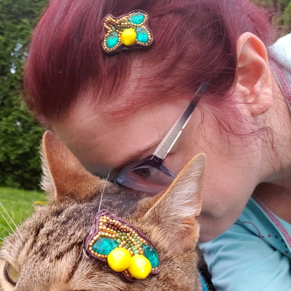 Hand-Embroidered, Handmade Wisp Hair Clips - Picture 4 of 12